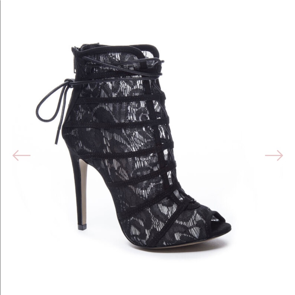 NWT Chinese Laundry Lace up Booties